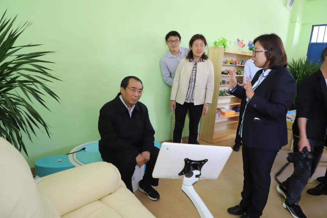 社市委幫扶威寧九三中學成果落地，叢斌副主席為心理咨詢室揭牌